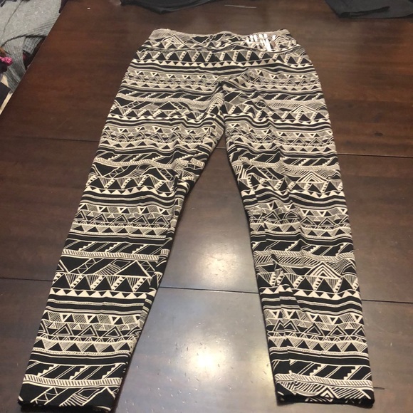 Pink Victoria Secret yoga pants.  Size m. Inseam27 - Picture 5 of 5